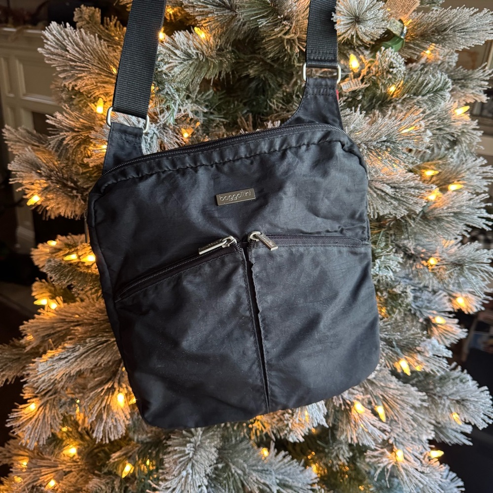 Baggalini Classic Black Messenger Bag